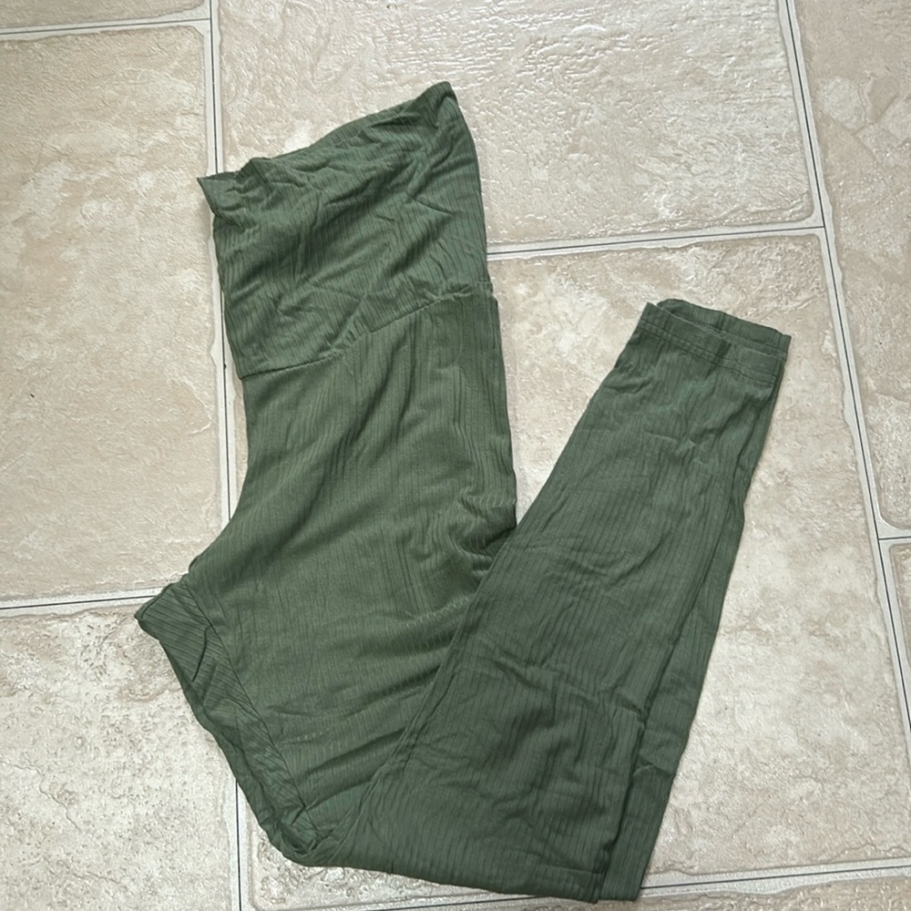 Green ribbed Old Navy maternity leggings